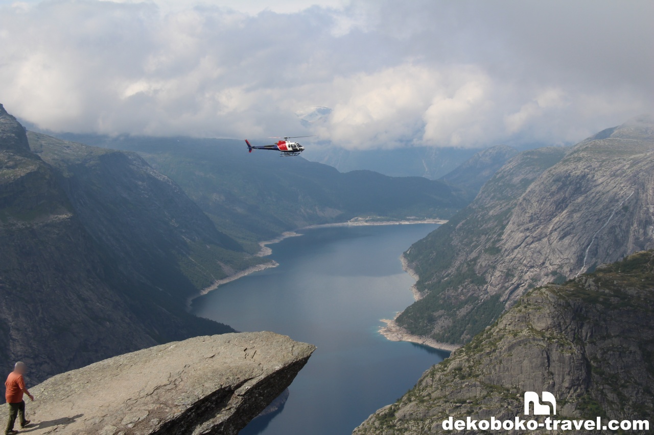 トロルトゥンガとヘリコプター