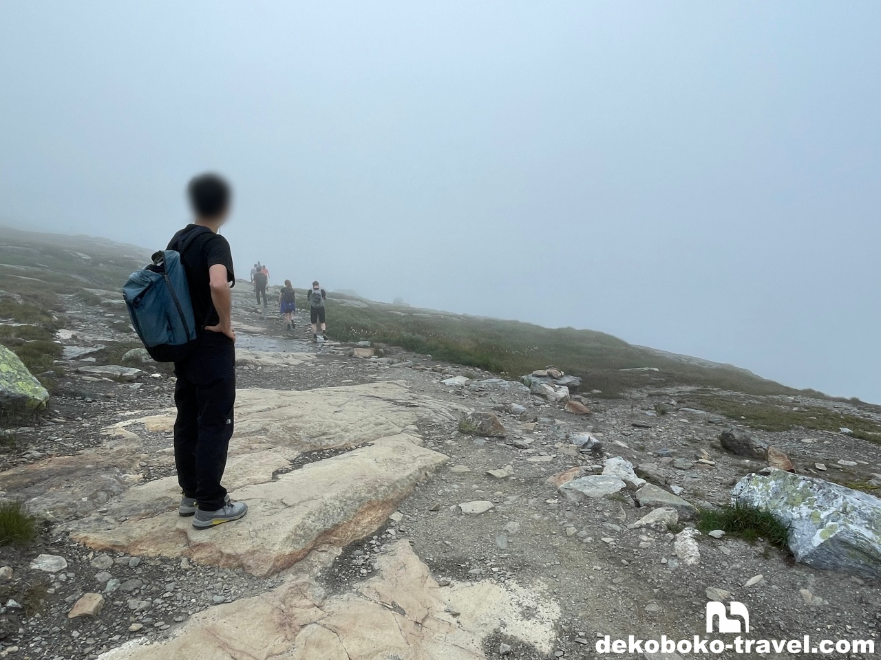 この日の往路は途中からずっと霧に包まれ、景色はほぼ皆無