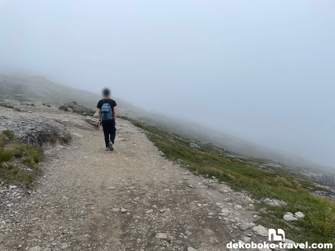 が、ほぼほぼ濃霧の中をひたすら歩く