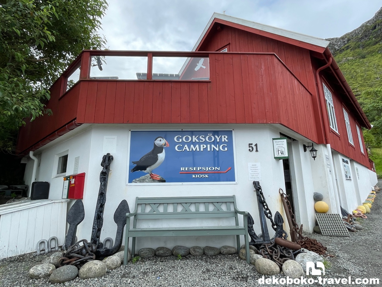 受付は上の建物