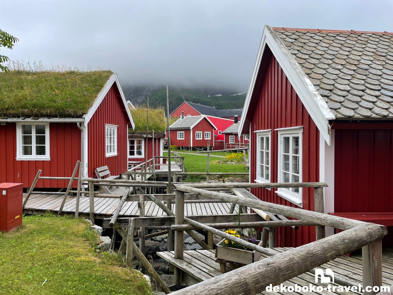 レーヌの村には草屋根も見ることができる