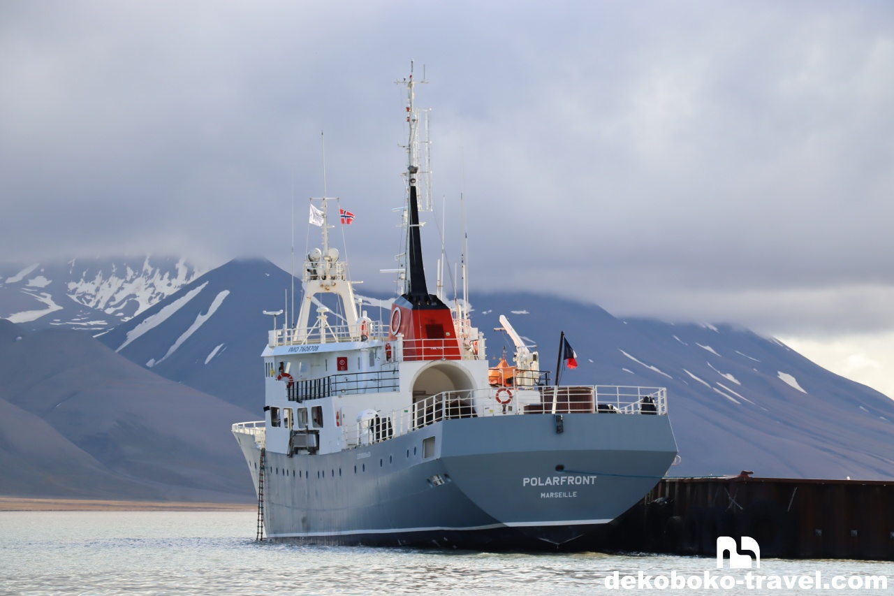 ロングイェールビーンの港には大型船も多い