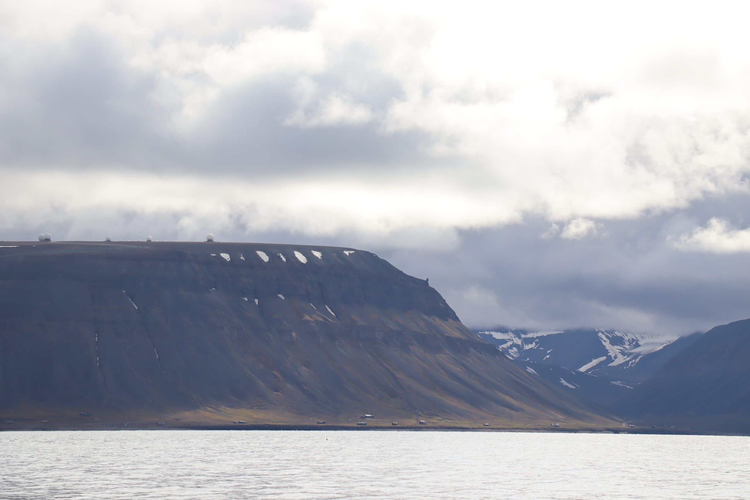 ロングイェールビーン付近。山の上にあるサテライト施設