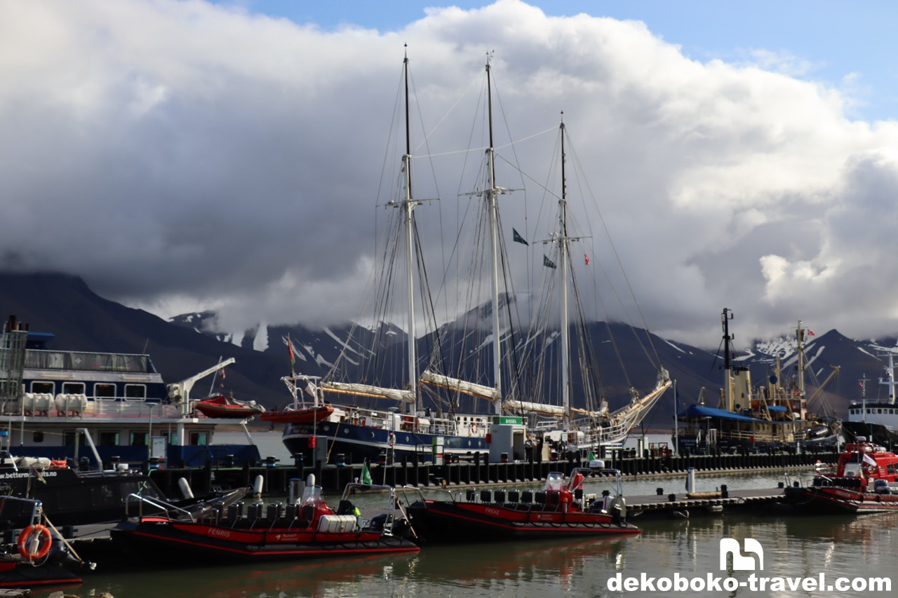今回乗ったRIBボートがある港