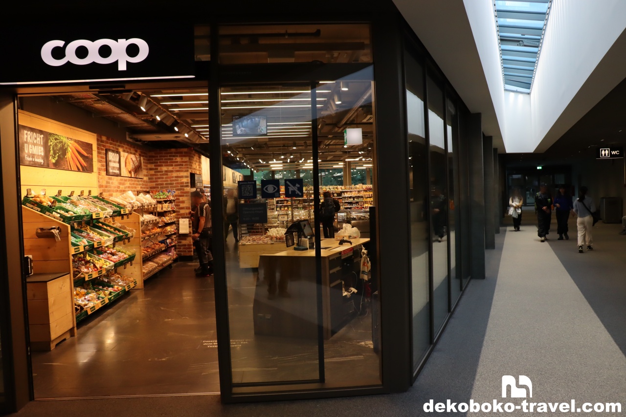 ターミナルにcoop(スーパー)もある