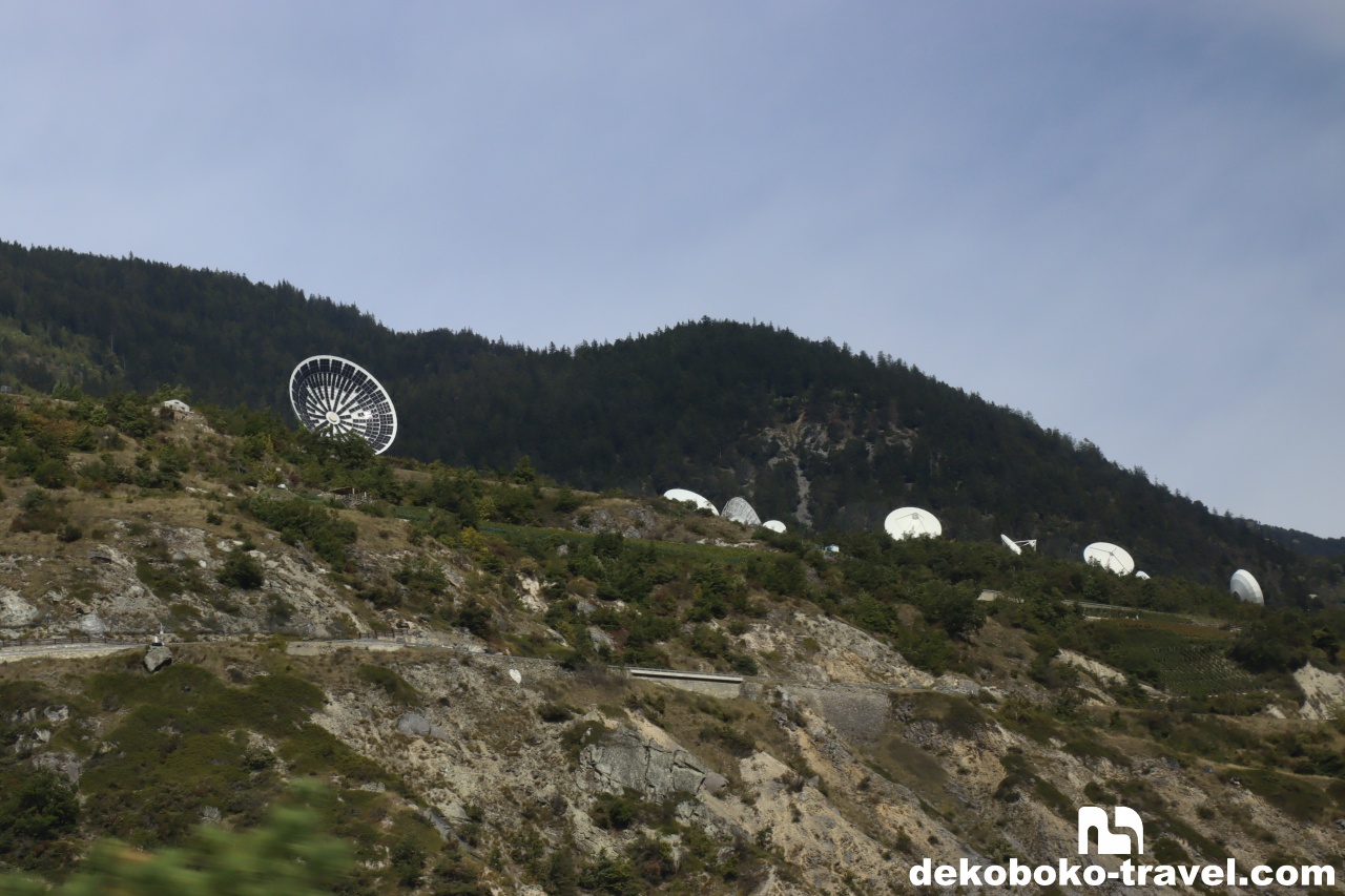 ソーラーパネルと衛星設備