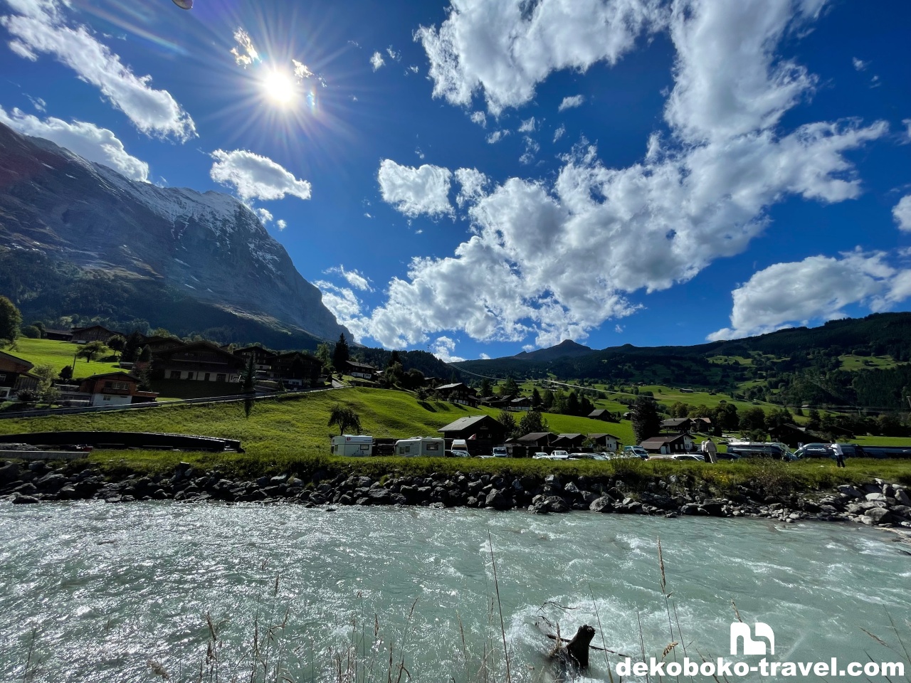 左奥に見えるのはアイガー