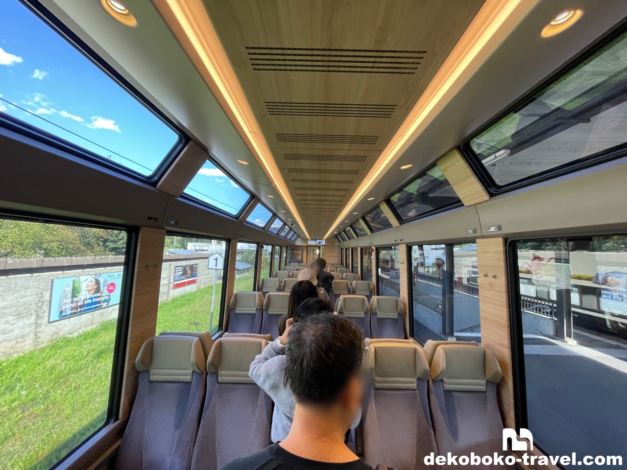 車両内部、窓が大きい