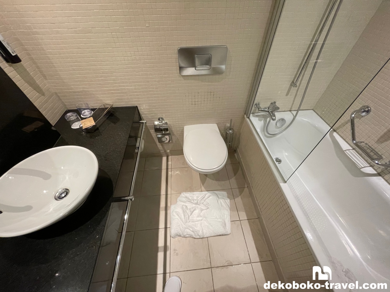 何を思ったか、トイレのあるところでシャワーを浴びる父