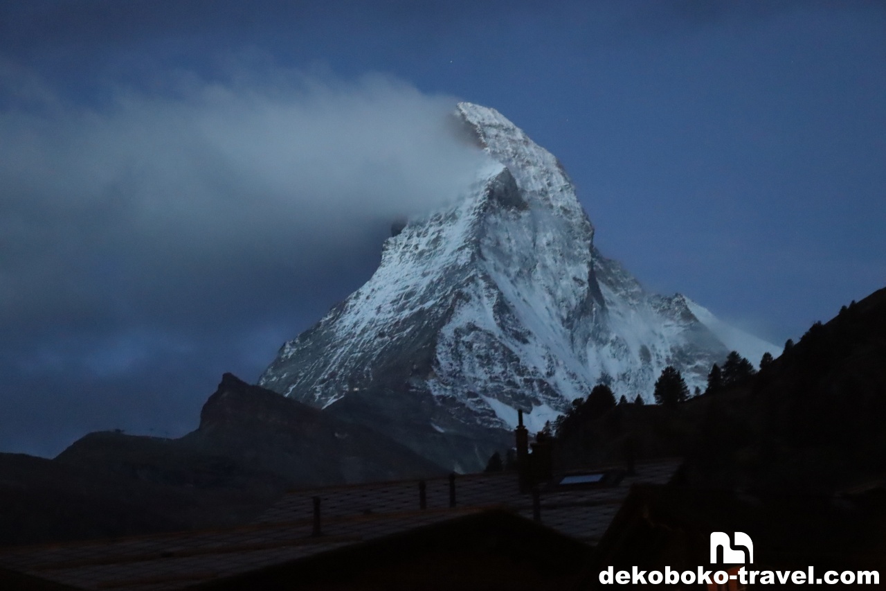 日の出前のマッターホルン