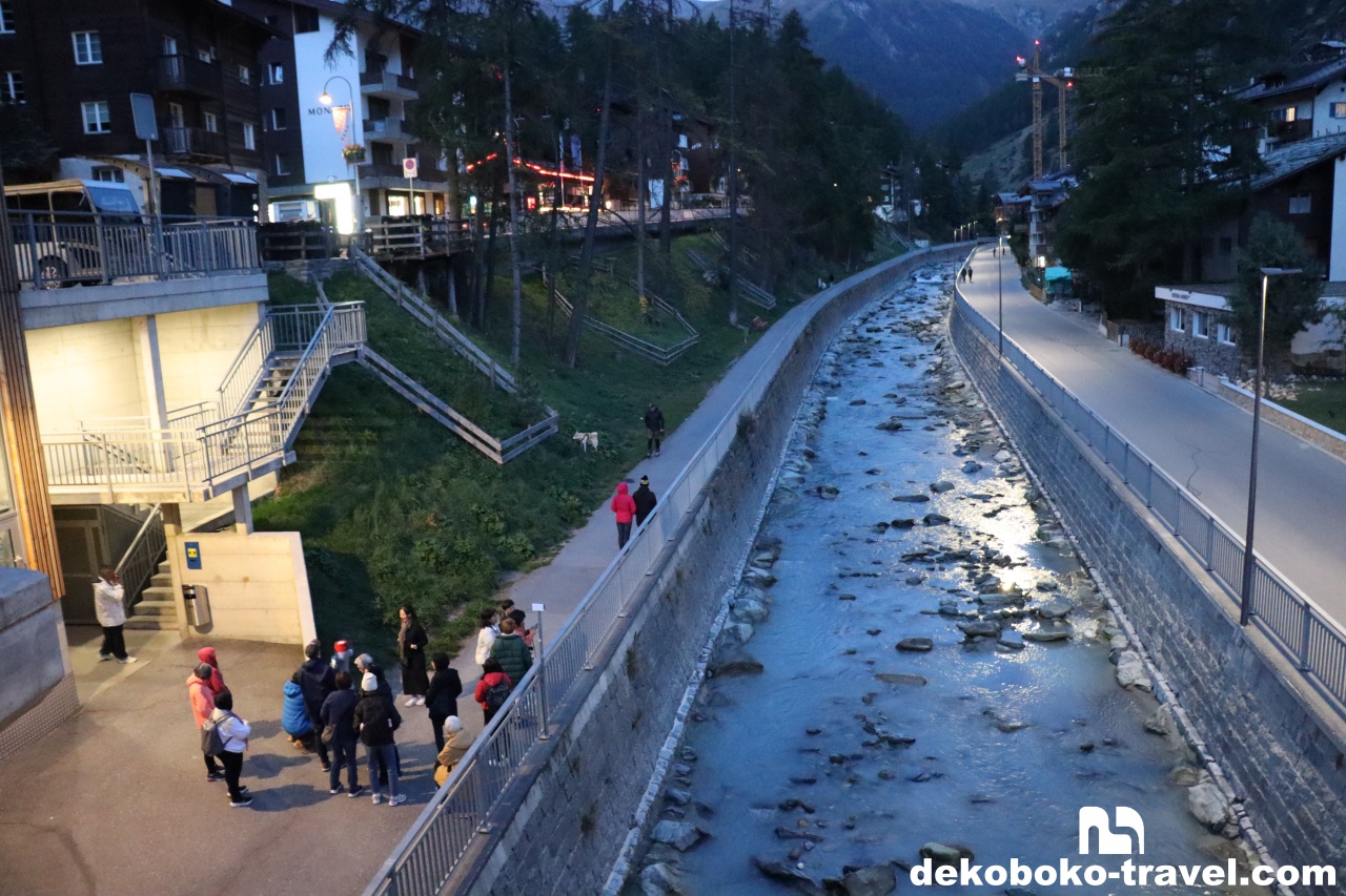 下に降りた川沿いで見るのも有りです