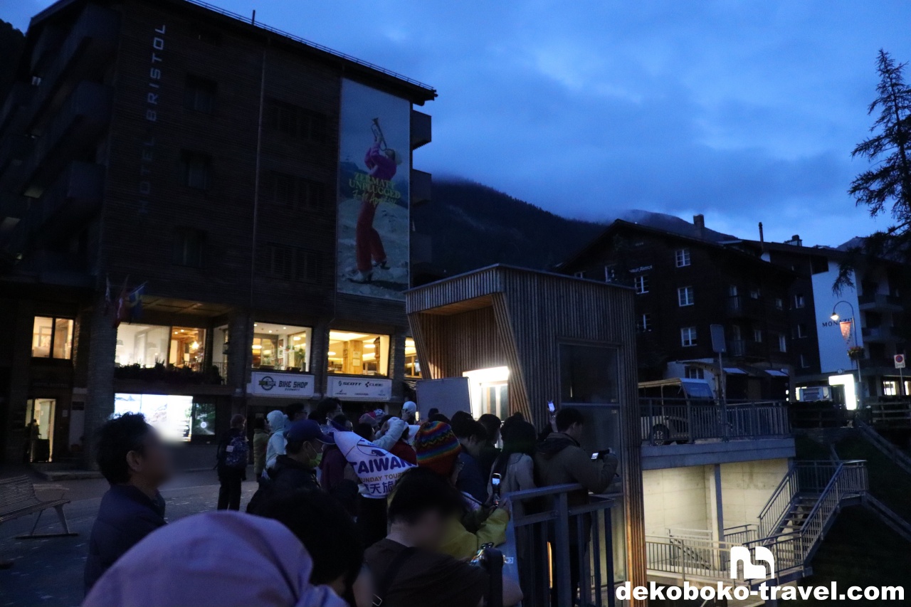 朝焼けの時間はこんな感じで人が沢山います