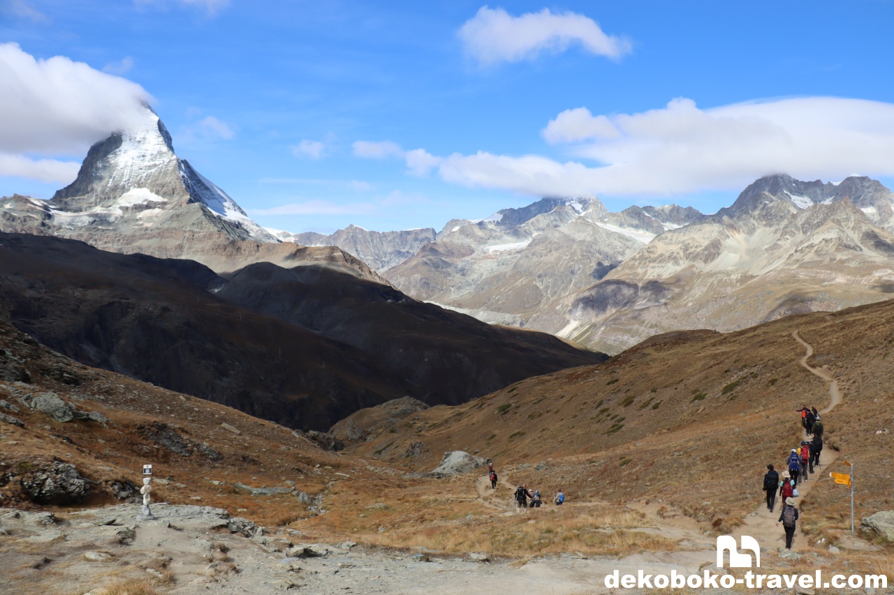 こんな感じのハイキングコースを進んでいきます