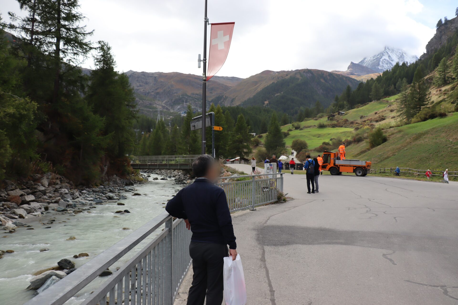 雲がかかってよく見えませんが…周囲が緑なのが良いです