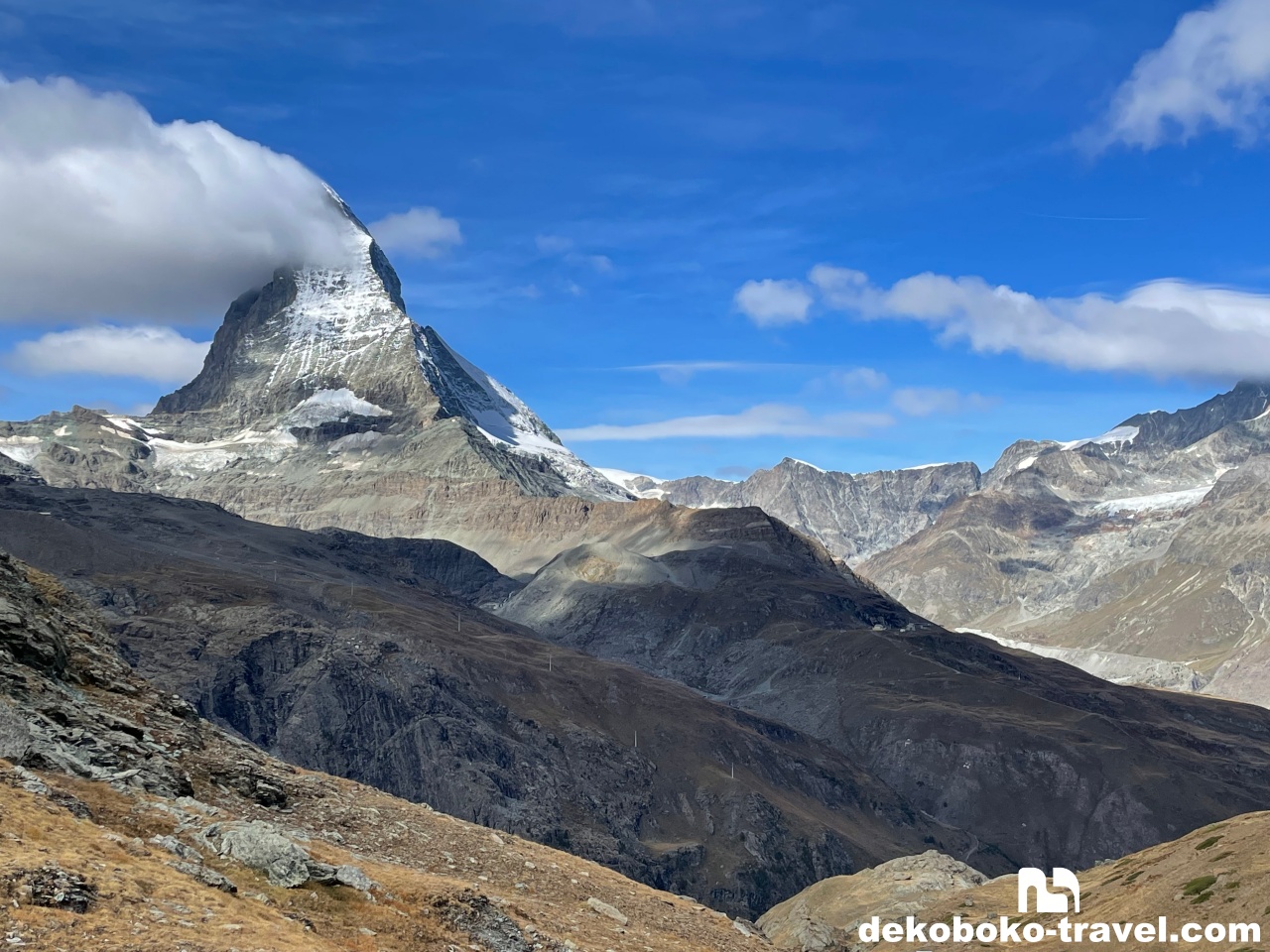 左手にマッターホルンを見ながら絶景のハイキング