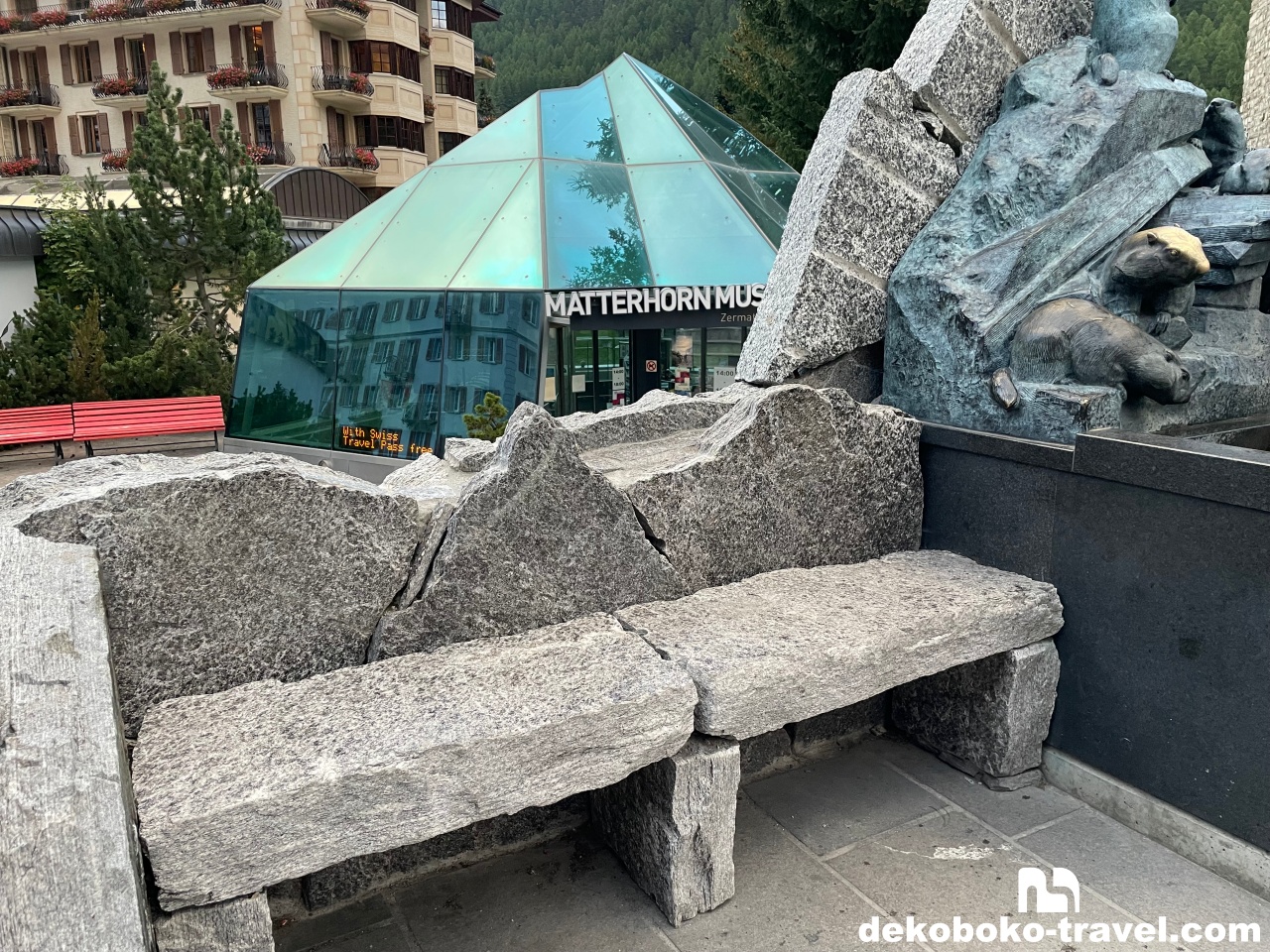 マッターホルンの形をしたベンチ