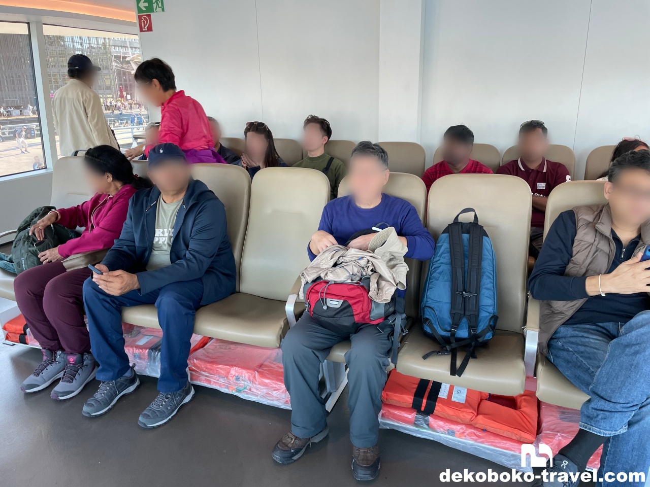 一番前の席を確保する父