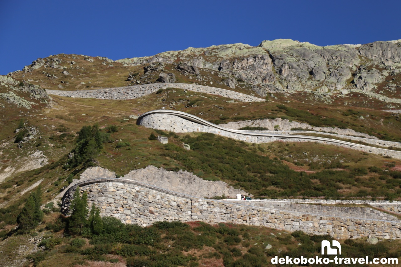 フルカ峠のうねうねした道