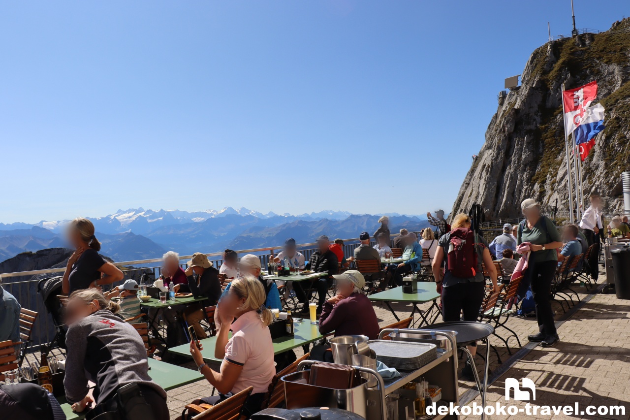 建物の外で食べると気持ちよさそう